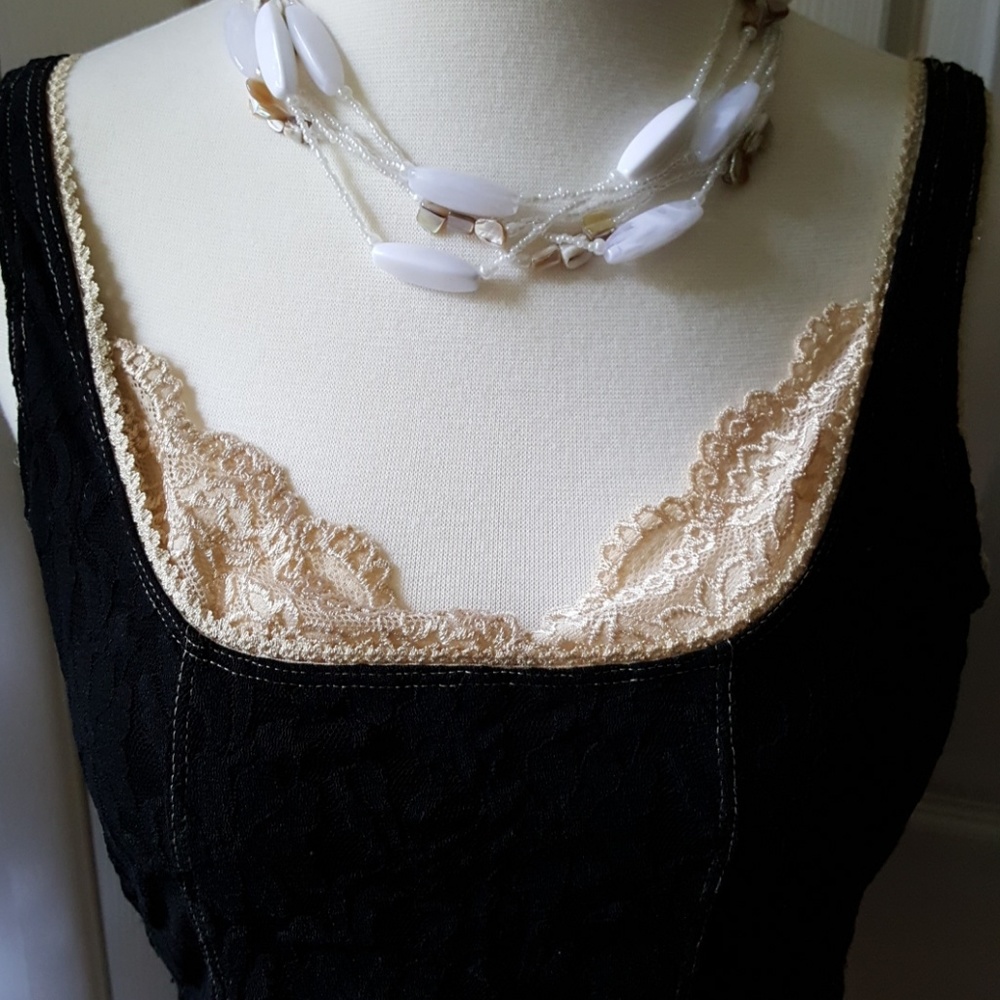 LACE TOP. - Picture 2 of 7